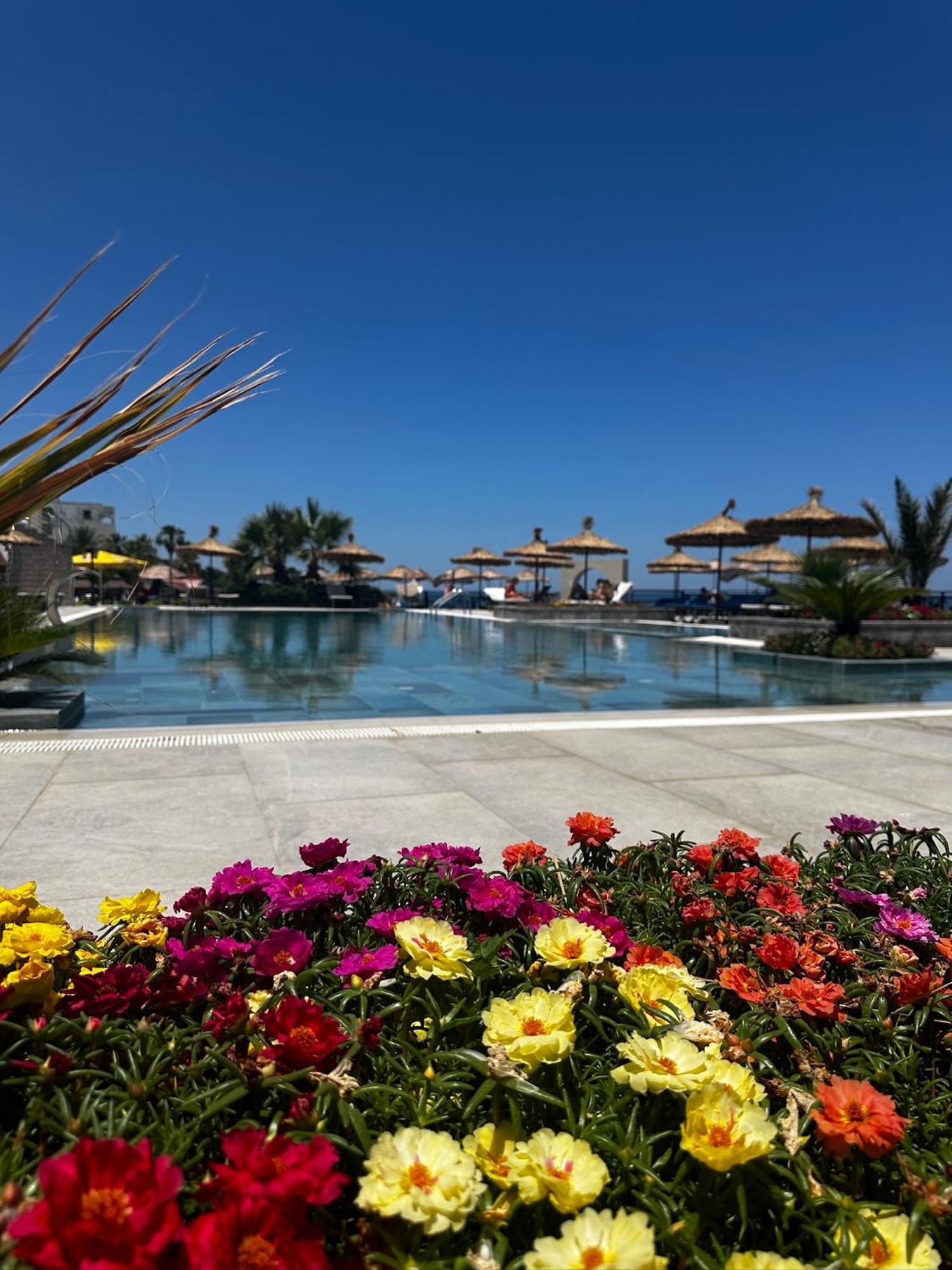 Manolya Hotel Lapithos  Esterno foto