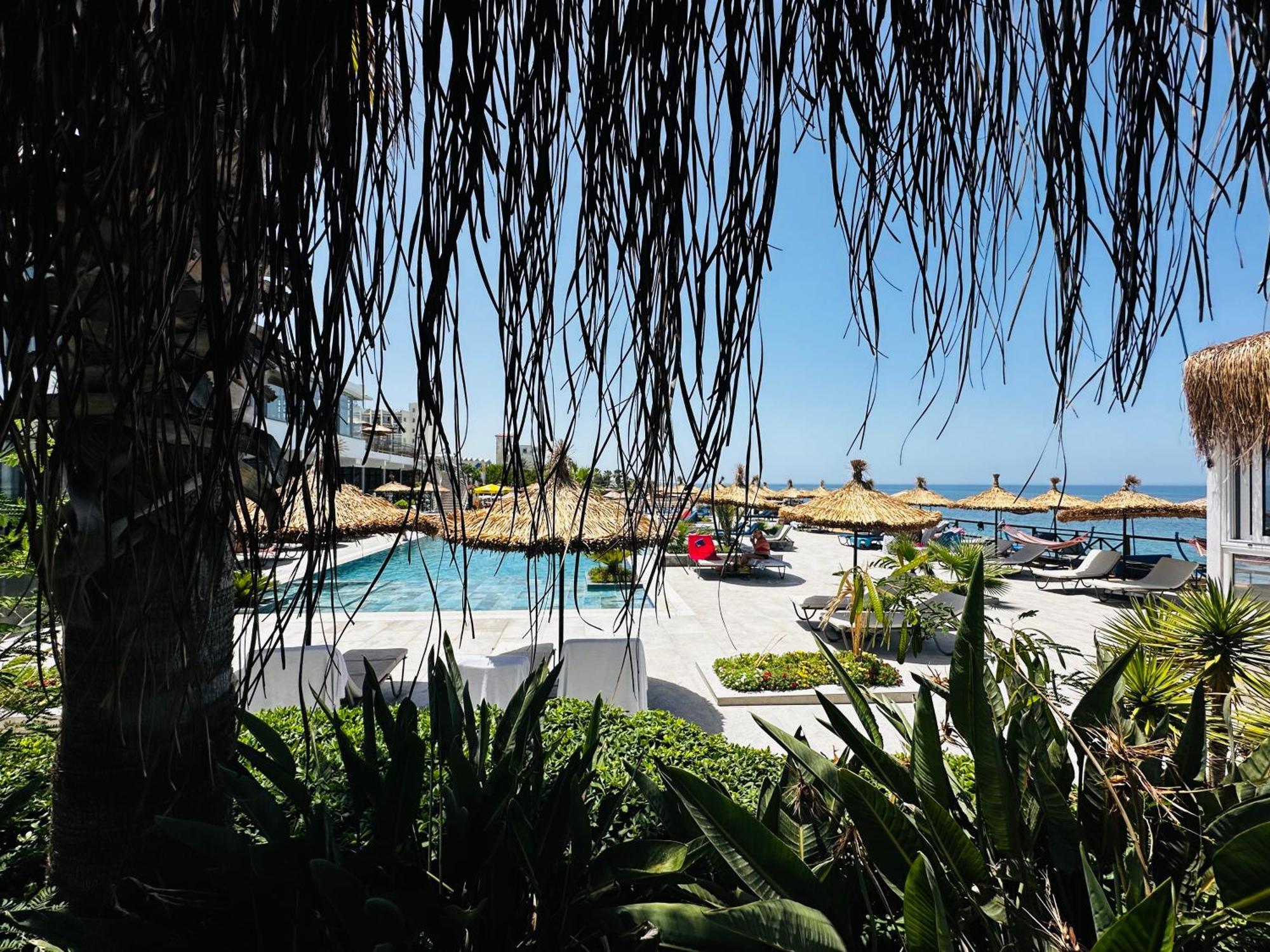 Manolya Hotel Lapithos  Esterno foto