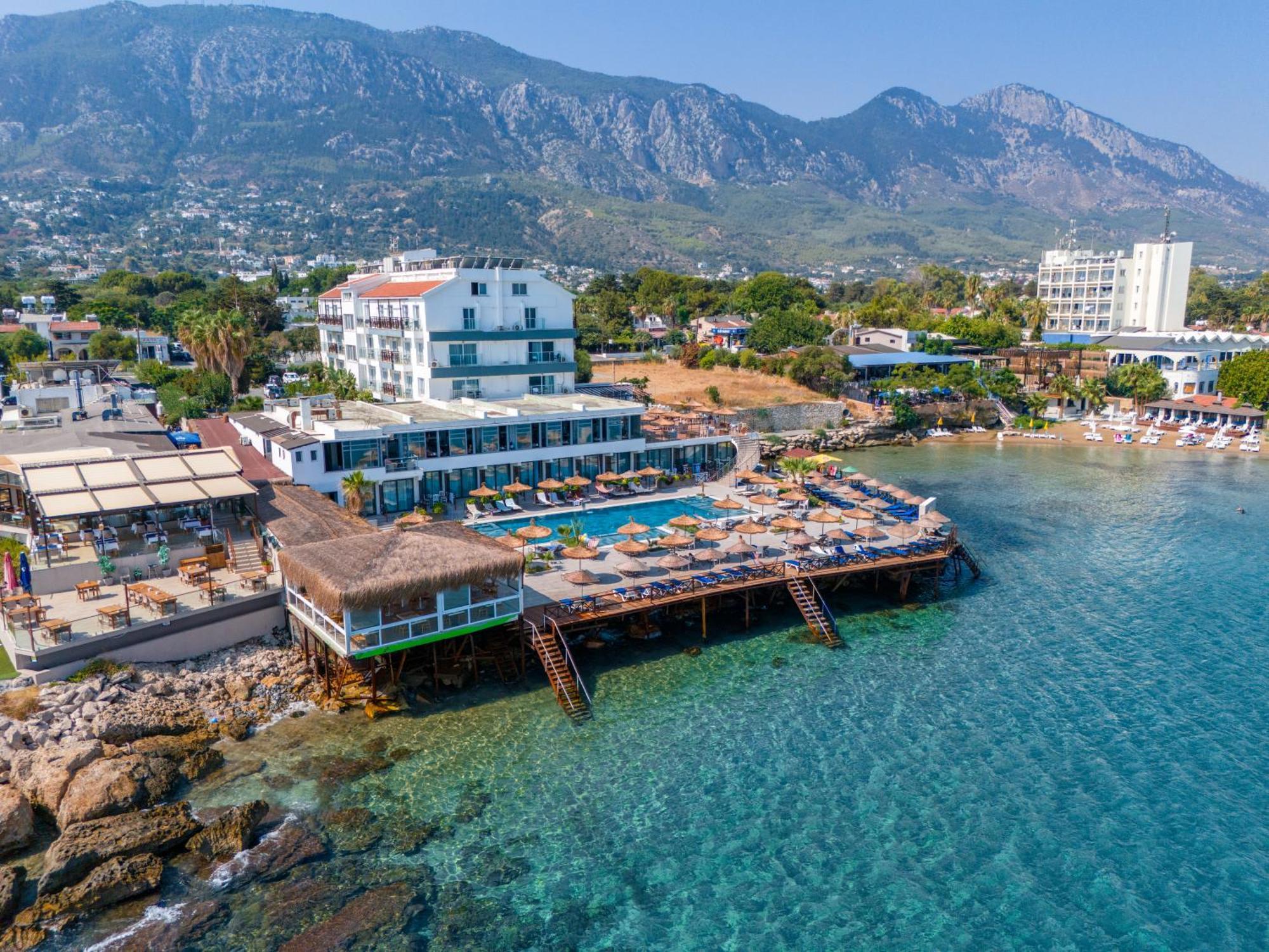 Manolya Hotel Lapithos  Esterno foto