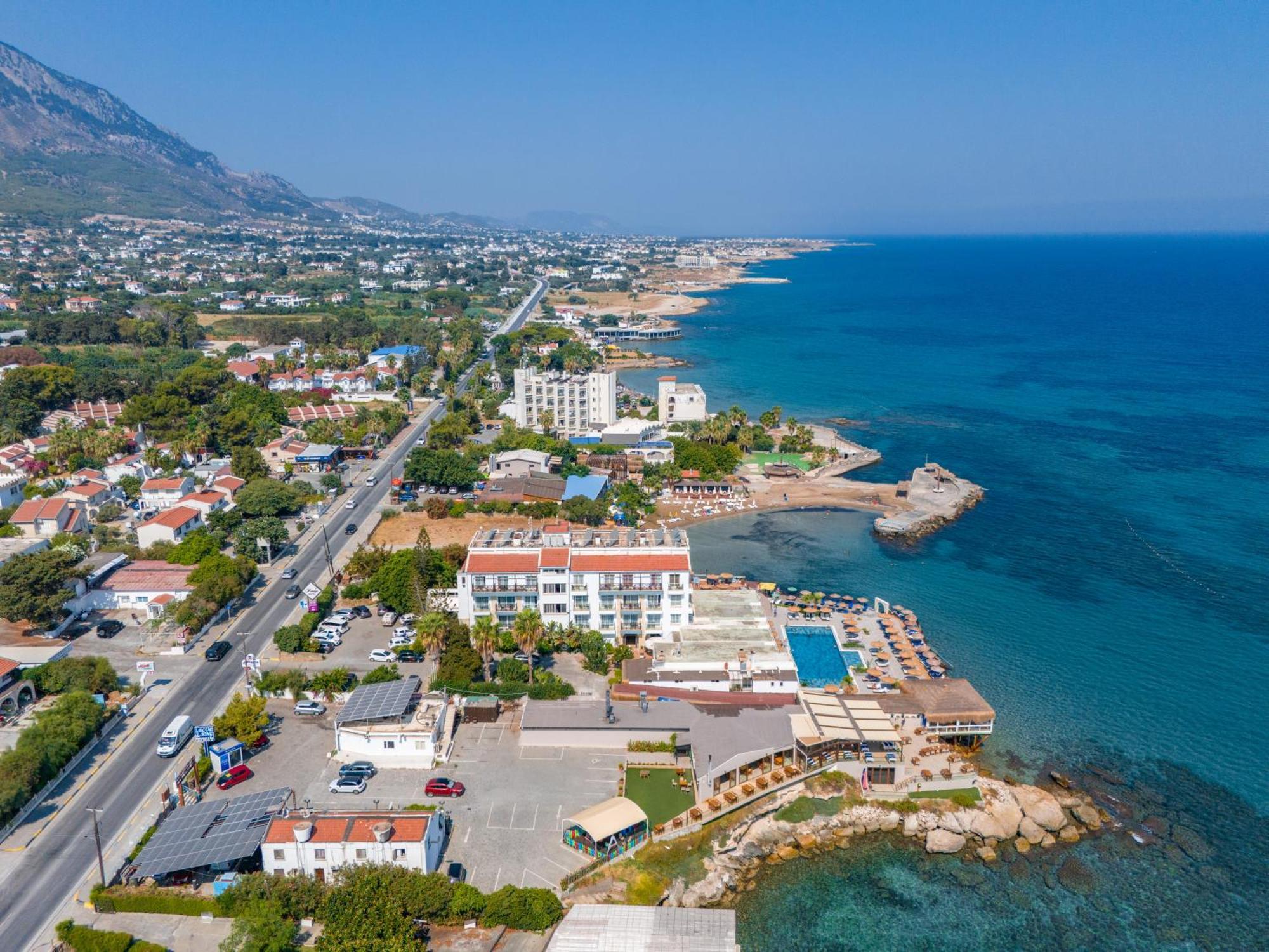 Manolya Hotel Lapithos  Esterno foto