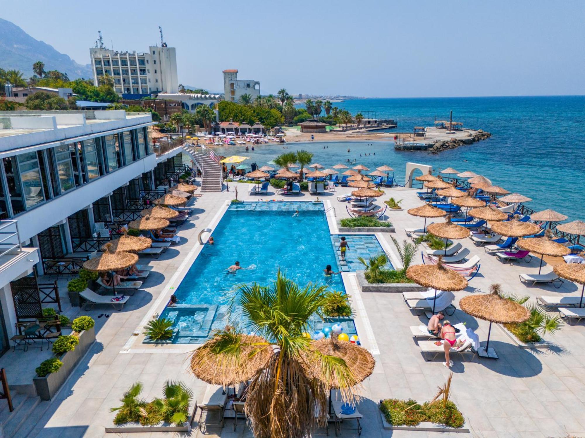 Manolya Hotel Lapithos  Esterno foto
