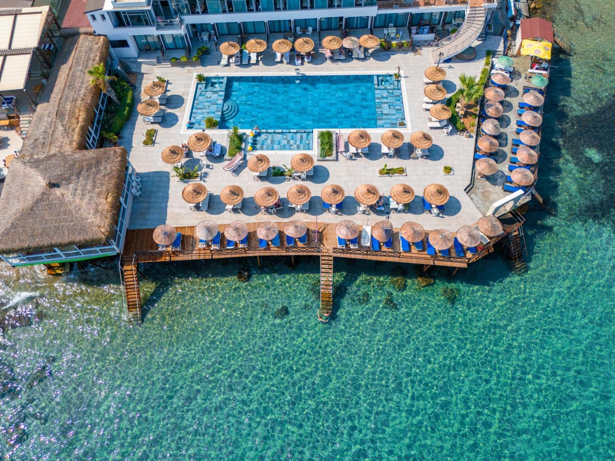 Manolya Hotel Lapithos  Esterno foto