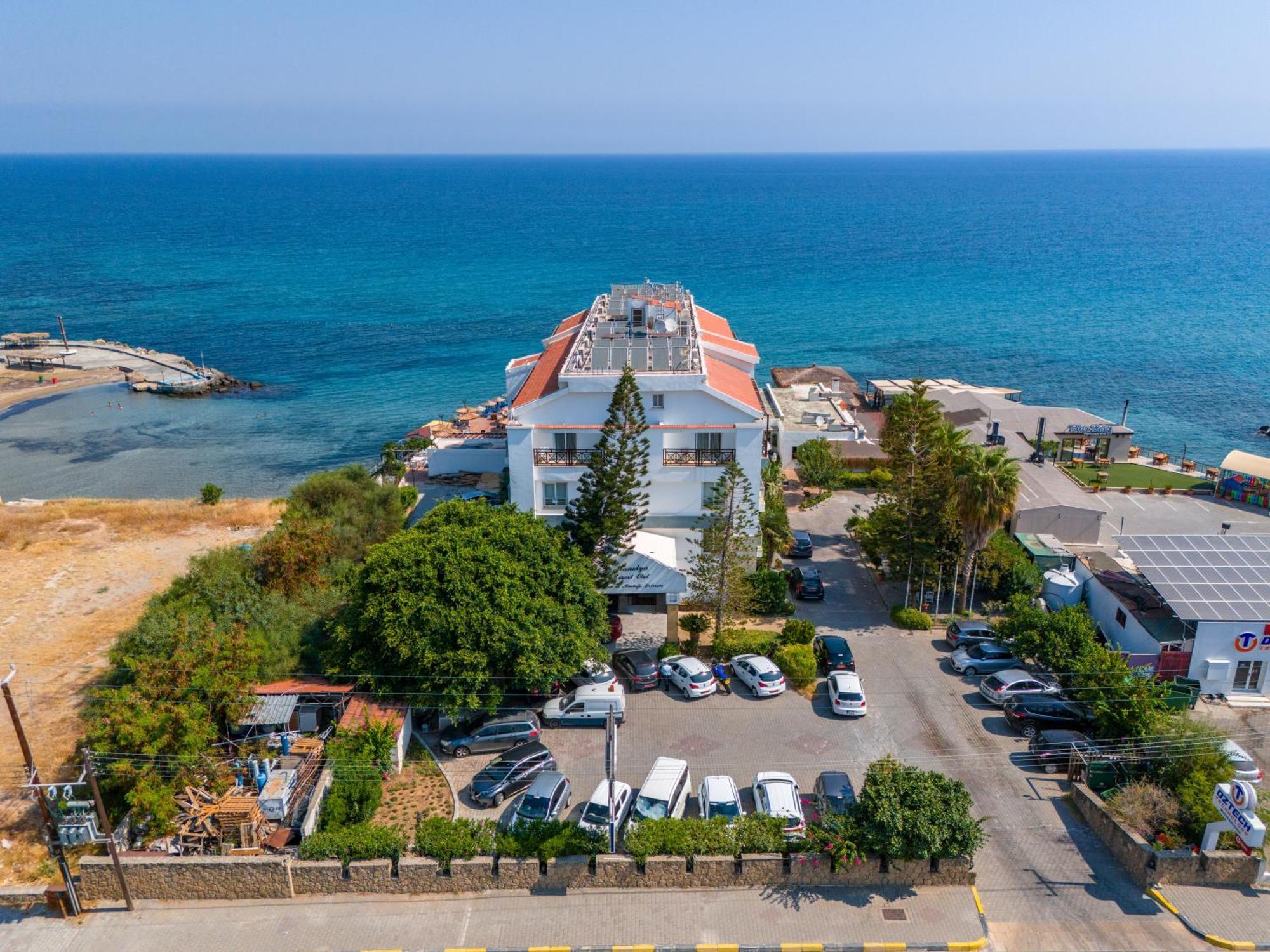 Manolya Hotel Lapithos  Esterno foto