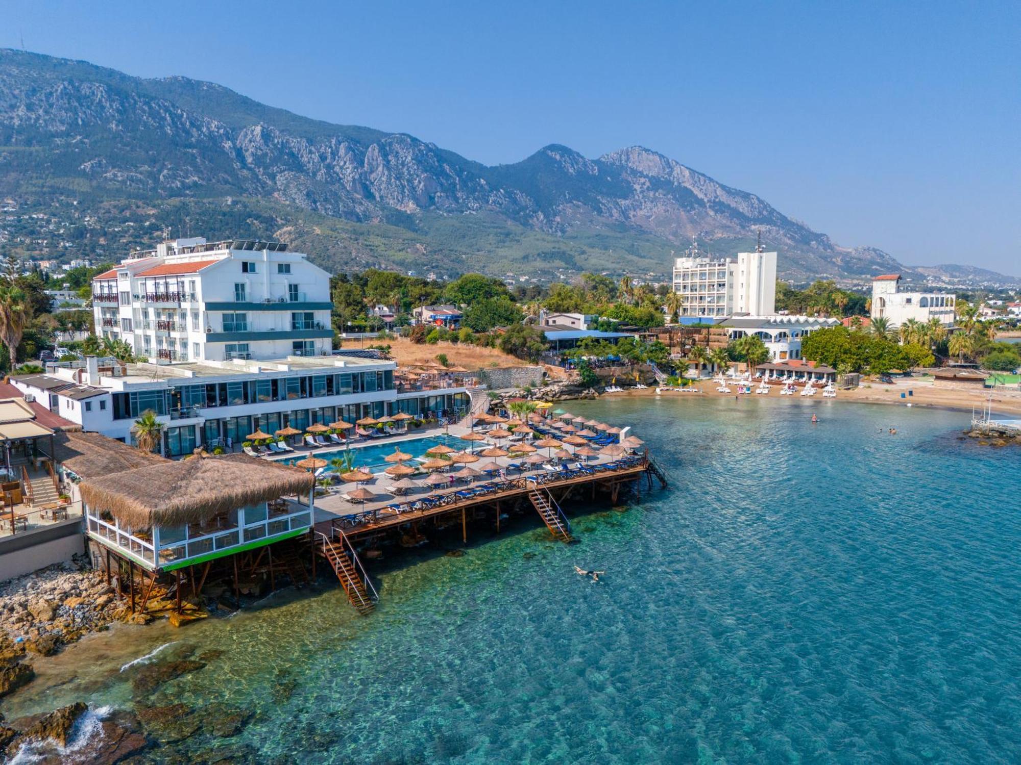 Manolya Hotel Lapithos  Esterno foto