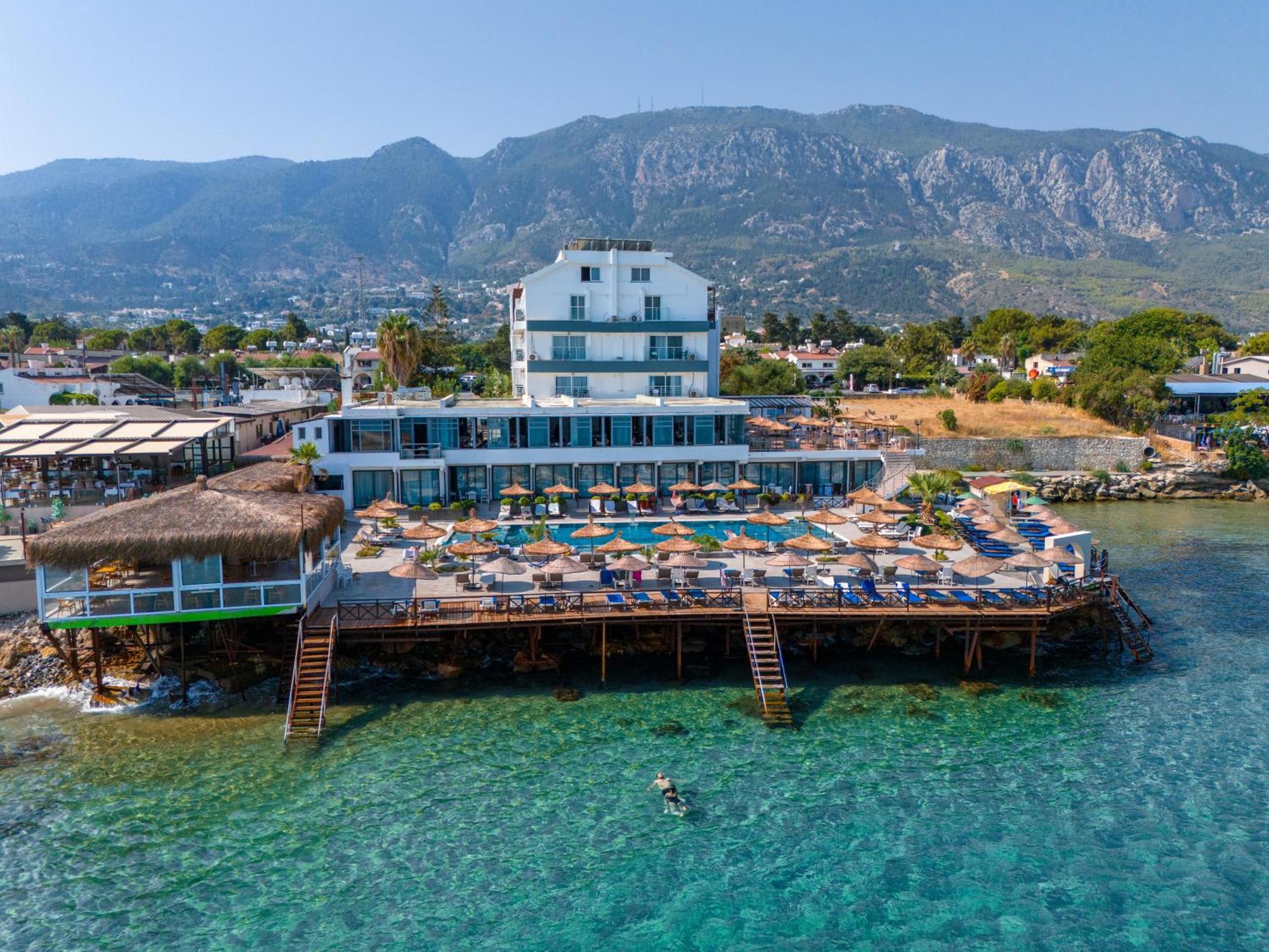Manolya Hotel Lapithos  Esterno foto